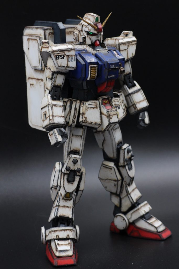 20年前のキットということもあり、全体的にディテール感に乏しいので要所に筋彫りやプラ板チップを追加。