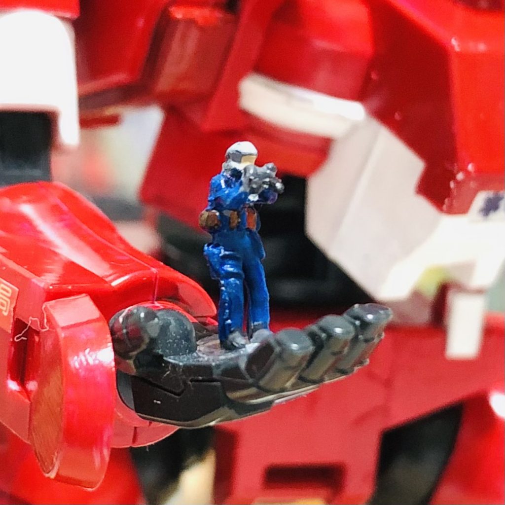 モビルスーツパイロットの消防士さんも乗ってますよー🫡(Nゲージ用のミニチュアを改造しました!)