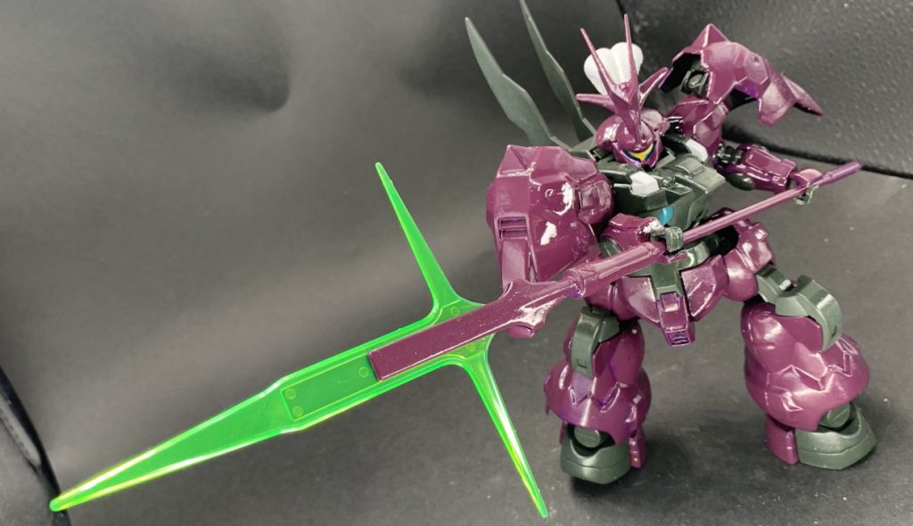 新しい電気スタンドを買ったのでそれで写真を撮りました。光沢が増えました