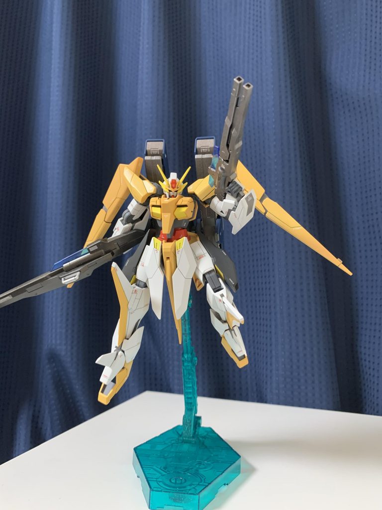 スジボリ追加、シャープ化、合わせ目消しの後、水性ホビーカラーでエアブラシ塗装しています。デカールも多めに貼り付け、情報量増やしました。