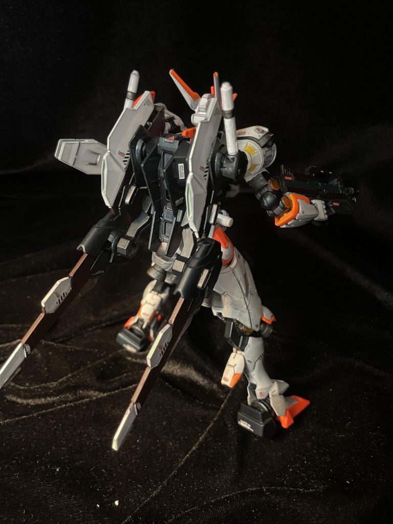 背面。ビットステイブの中央部分はマウントできないので、ナドレみたいなほっそい盾になります。