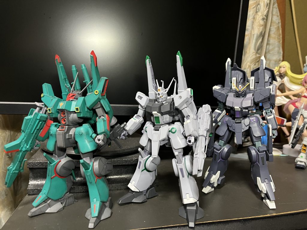 並ぶと大きくて場所取ります…ご覧いただきありがとうございました