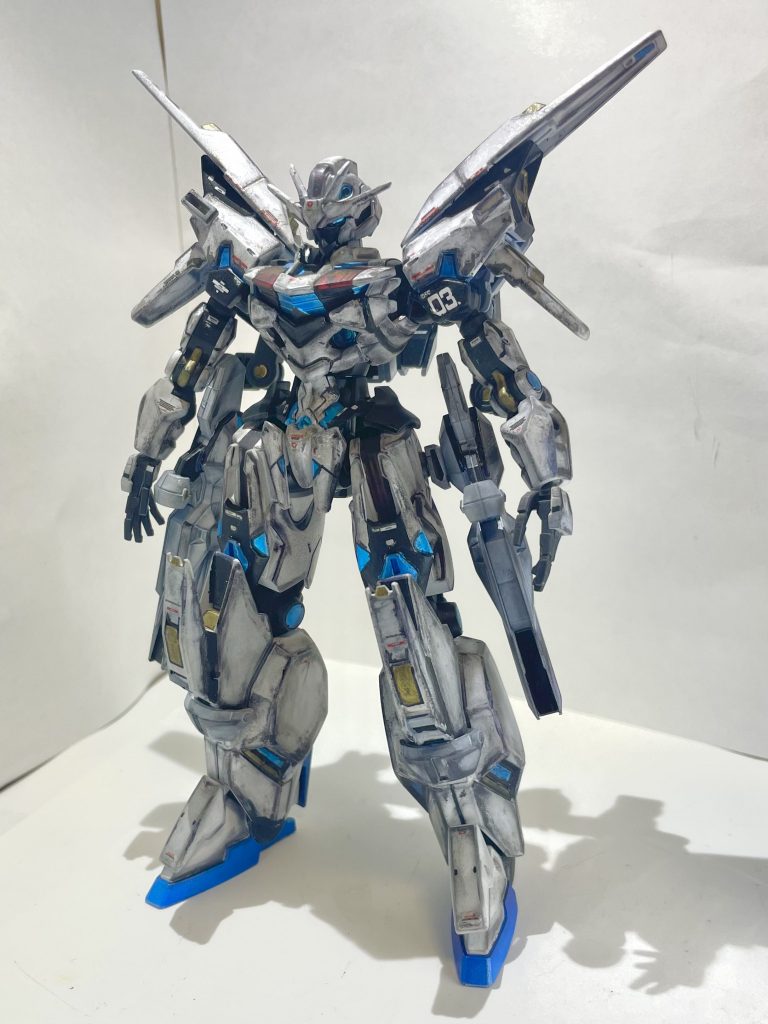 機体名   ガンダムクラウゼルエアリアルの開発元であるシン・セー開発公社によって新たに生み出されたMS。エアリアルと同等のAIを搭載している。この基本形態では学園内でガンダムであることを隠蔽するために特徴的な武装をオミットされている。