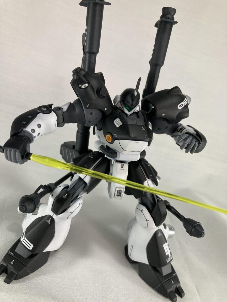 ビームサーベルも構えて斬り合います、こんな悠長なことしてたら本家なら多分蜂の巣にされちゃうね