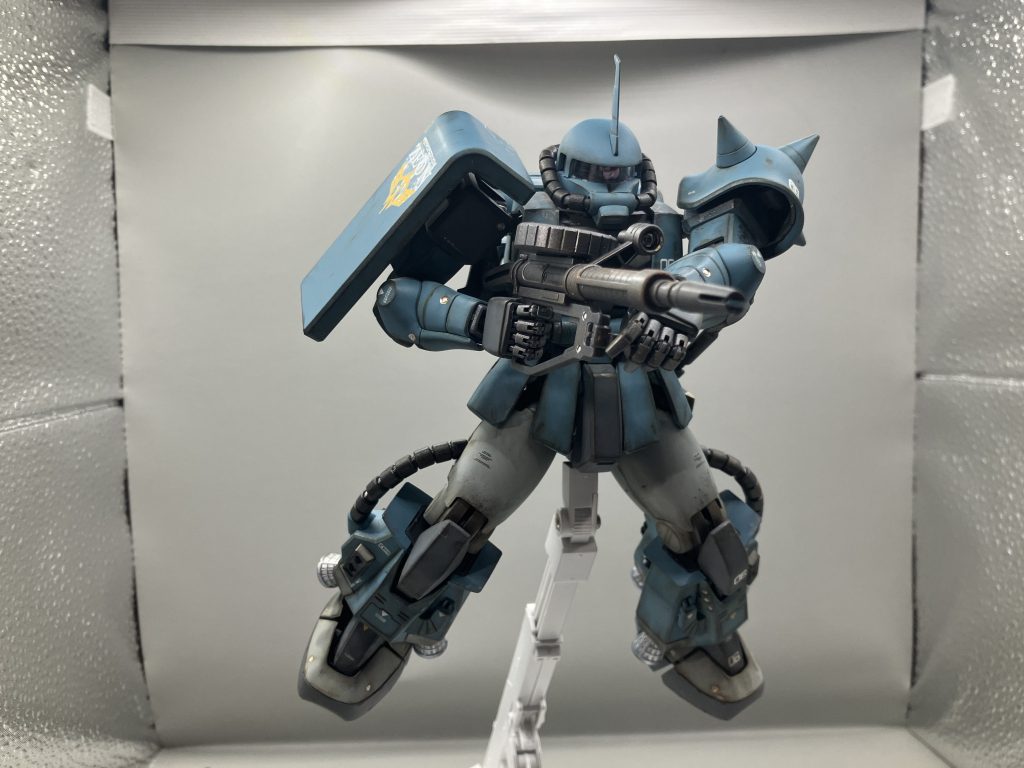 ザクマシンガン構えポーズ