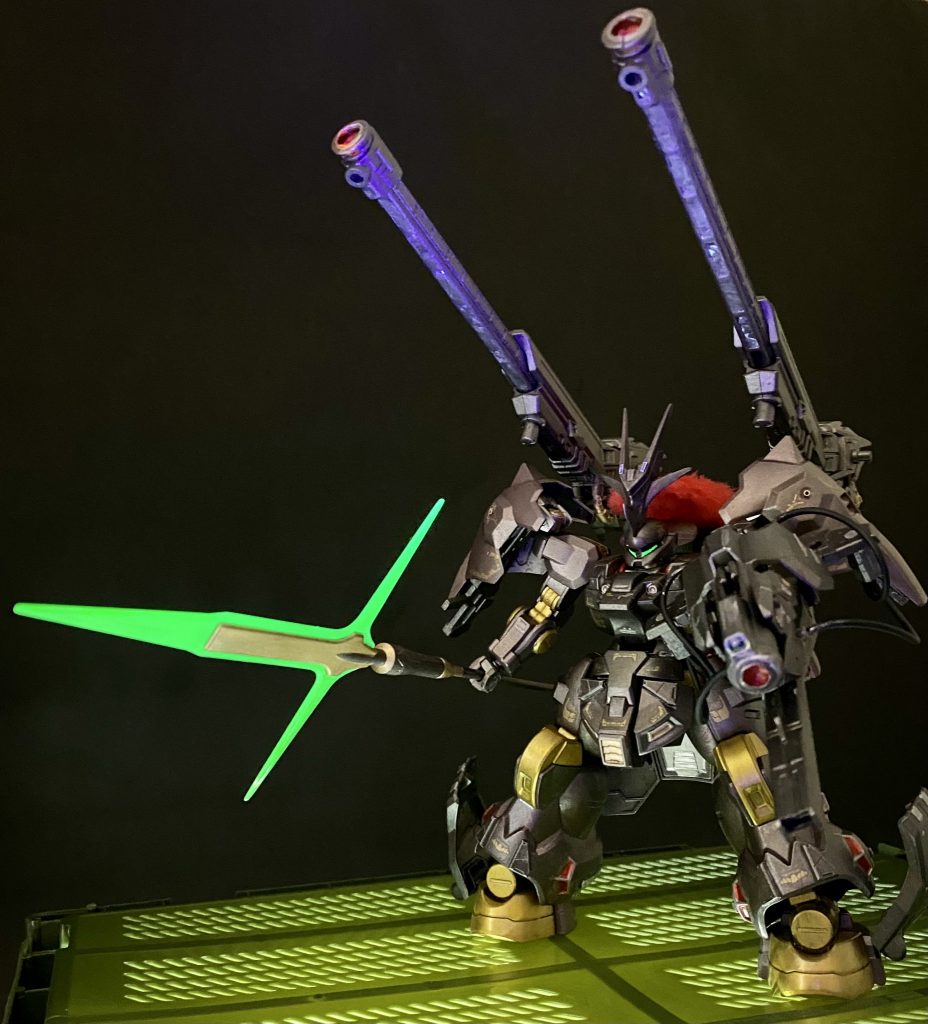 目をハッキリさせるためにツインアイ上部の黄色も黒色に変えました。