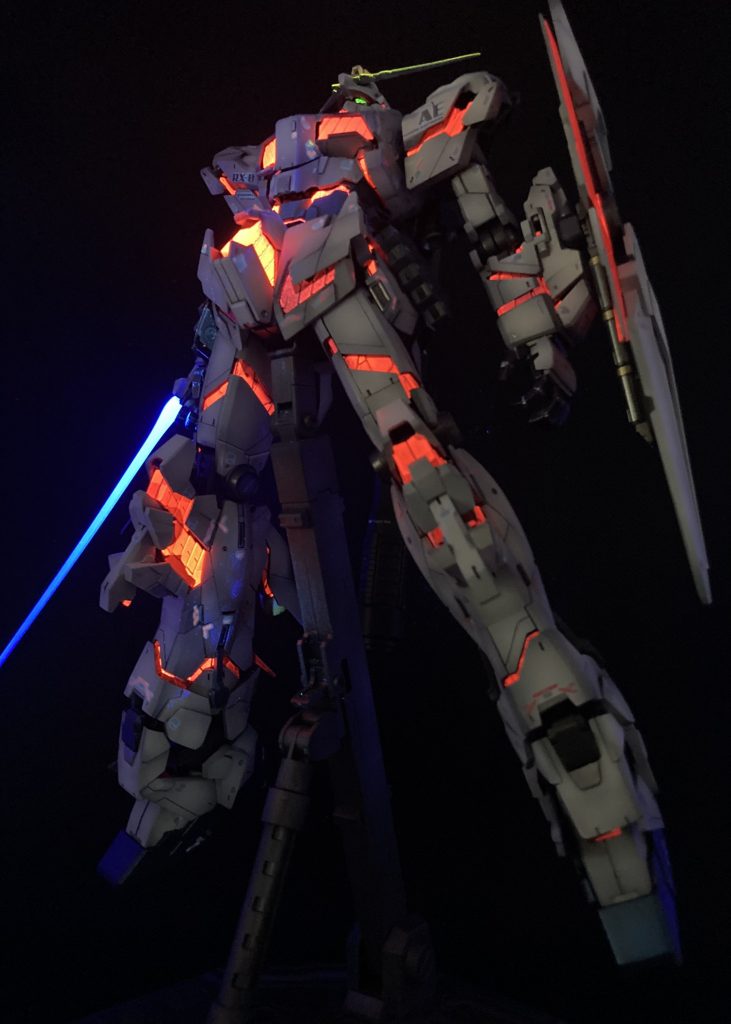 発光するメタリック塗装ユニコーン–9枚目/制作者:豆じろー