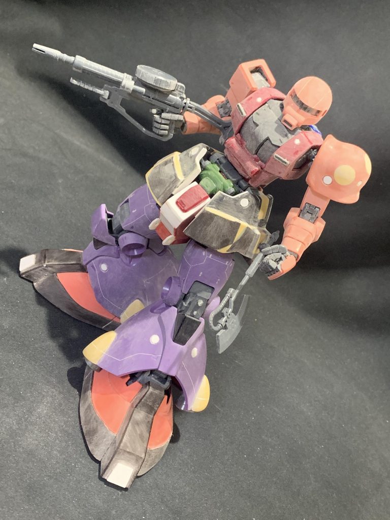 シャアザク、ドムの他にシャアリックドム、ザク、サザビーver.ka.、旧ザク、ゲルググ、ビルダーズパーツ等を使いました。