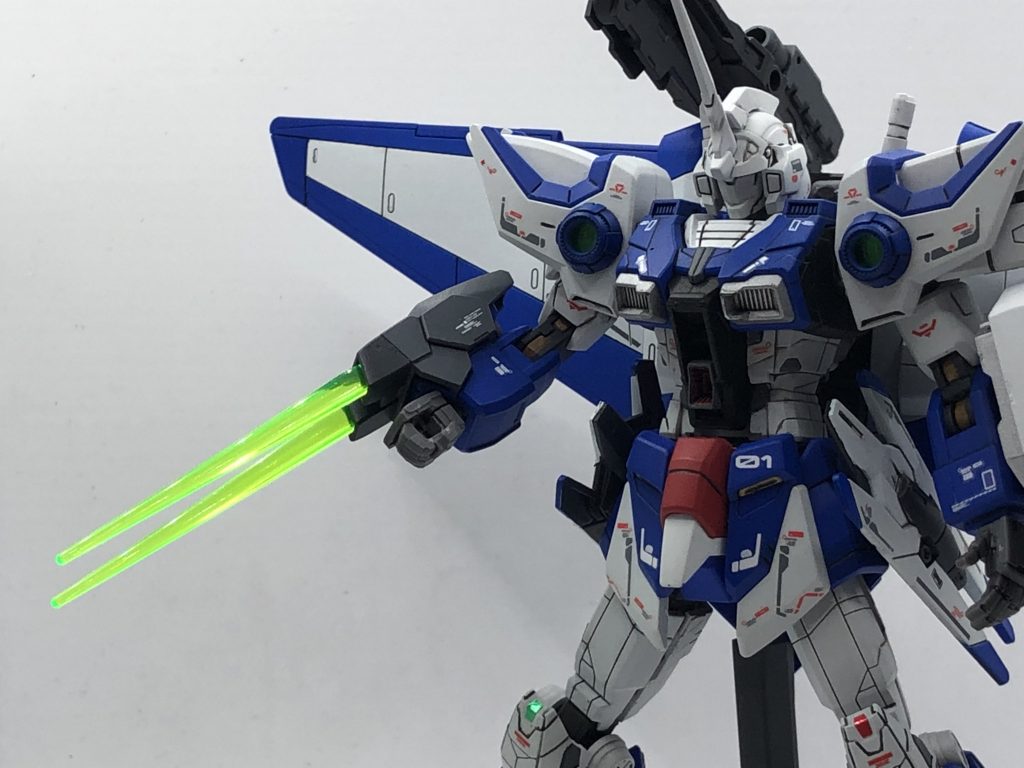 ガントレット「ツインビームクロー」第二形態ではジェネレーターの出力不足により使用不可であったが飛行ユニットの装備により使用可能に。それに伴いガントレット内に簡易バッテリーを増設。テレポーションシップ程度の装甲なら貫く威力を持つ。攻防一体の武装。
