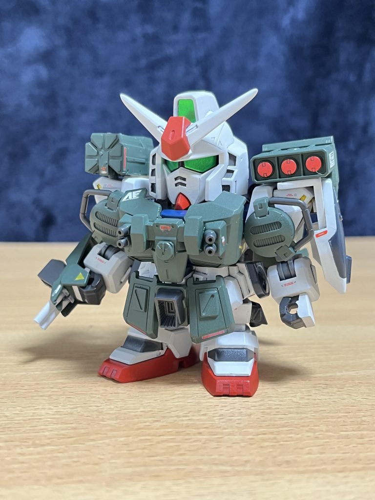 追加の強化装甲は磁石で脱着可能。胸部はギャンと30MMのパーツを使用。フロントアーマーはアレックスとビルダーズパーツから。