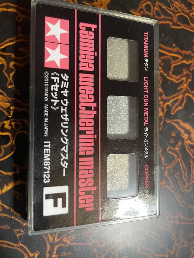 使用したものこれから完成品は軽く汚しするか。なんて考えたくらいの衝撃を受けた。