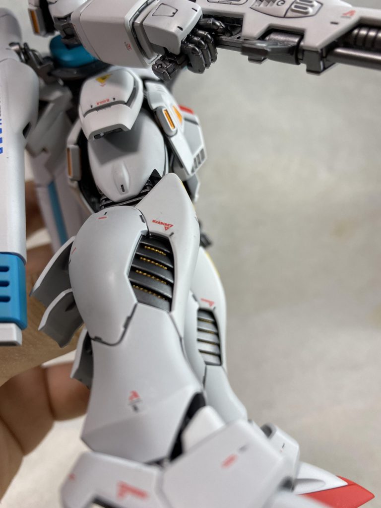 見えずらいところも塗装を剥がしてパールゴールドで塗ってます。