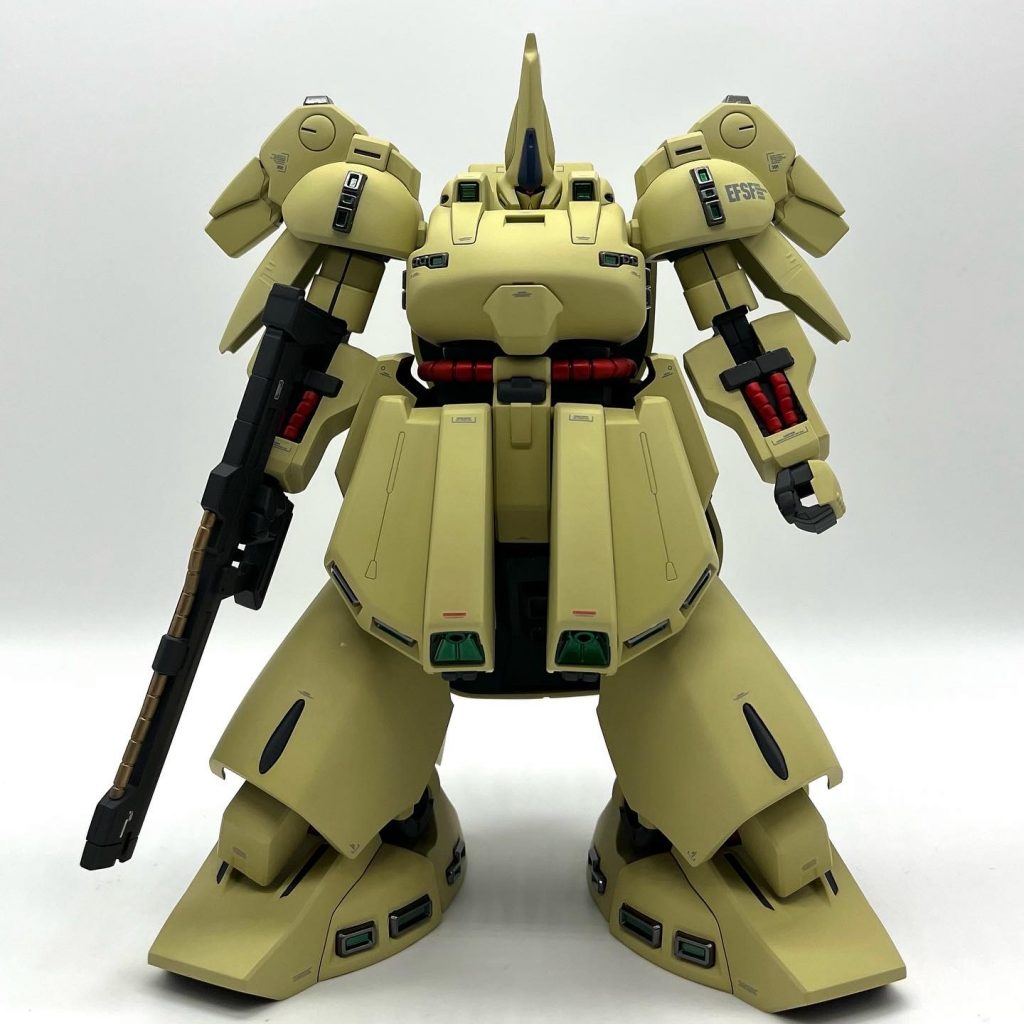 悩んでいたバーニアの塗装はフレームメタリックの上からエナメルクリヤーグリーンを吹いて拭き取りました。