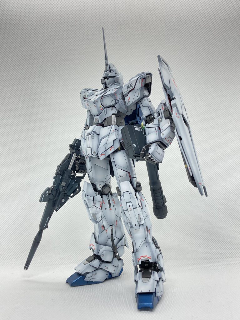 最後までご覧いただきありがとうございました。初のMGの全塗装ということで、けっこう欲張っちゃいました(^^; このキットはABSパーツが多く、塗装はスリル満点。さらに異様に関節が硬かったり、はまりが悪かったり、無理やり押し込んで割れたりとトラブル続出で何度も心が折れそうになりましたが、どうにかこうにか完成にたどり着きました。スジボリ、塗装だけでなく、リペアについても大きくスキルアップできた思い出の作品となりました。 ではまた次回作で~(@^^)/~~~