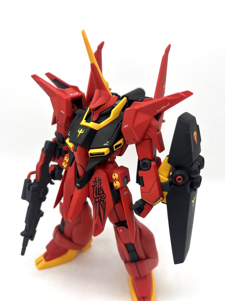 塗り分けが大変そうなのでシールドの紋章はカットしましたが、やっぱそのままの方がよかったかなぁと少し後悔しています。