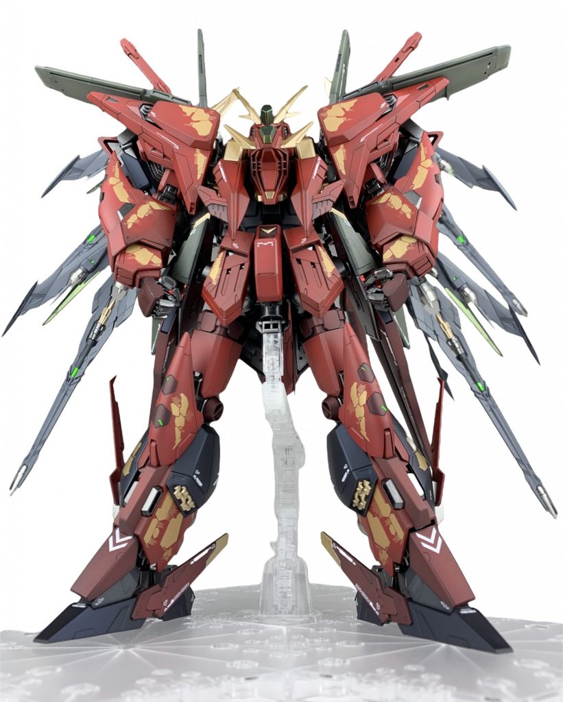 次からは武器なし!まずは正面煽り閃光のハサウェイ劇中のレーンがペーネロペーを見上げるカットがすごく印象的で、そのシーンの真似っこです笑このΞガンダムの巨大感がすごく伝わるのではないかと思います!