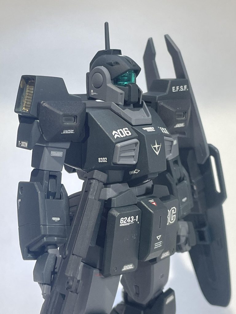 ジムに比べてネモはムーバブルフレーム採用のせいか構図が複雑で情報量が多く装甲盛り盛りのジェスタカラーに負けない重厚感がありました。