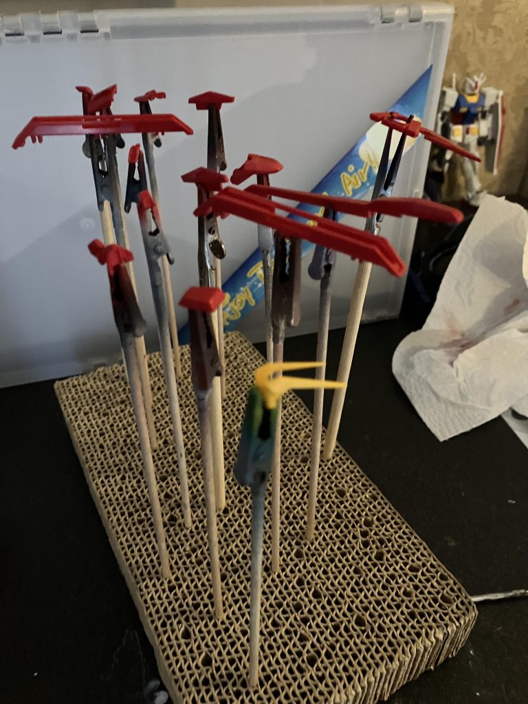 赤→クレオスgxハーマンレッド　黄色→クレオスキャラクターイエロー