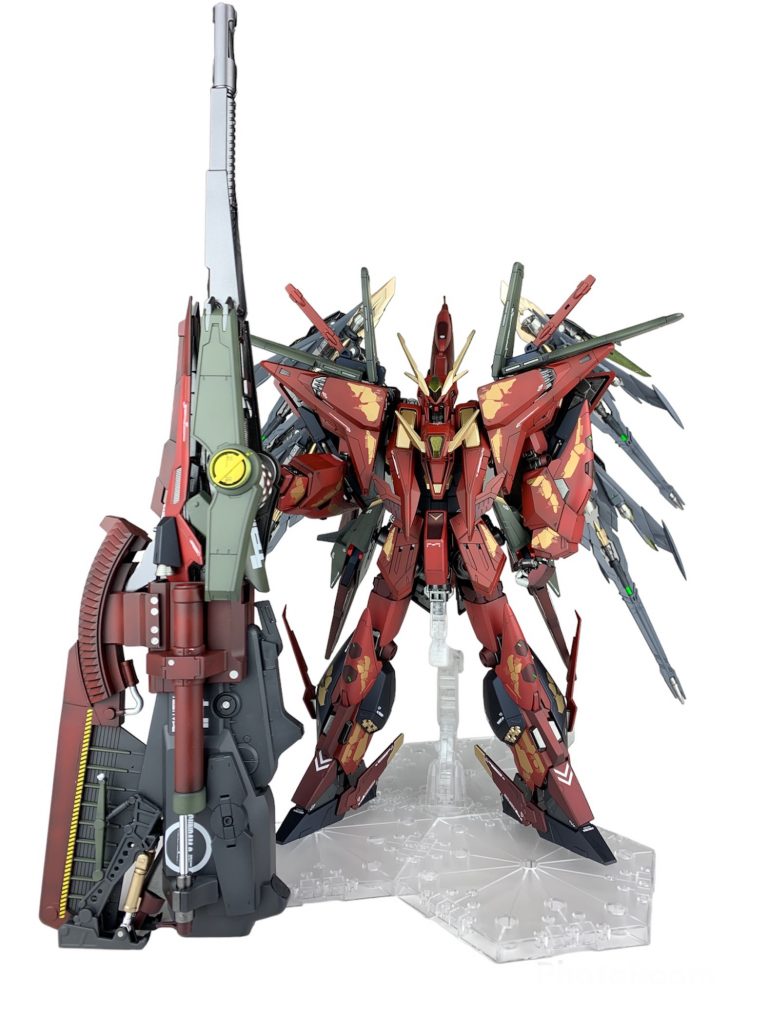正面からこうして見ると武器がどれだけ巨大なのかがよくわかるかと思います😇その長さ、実に全長約48cm笑
