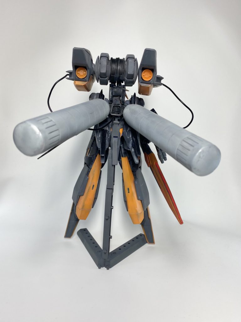 後側です。プロペラントタンクが少し重いので斜めになりやすいです。