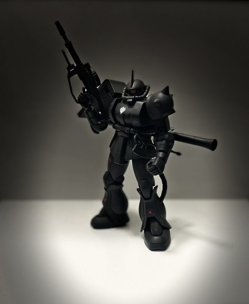 赤のコーションデカールも結構貼ったんですけど深い黒なので引きだと見えずらくなっちゃいました。