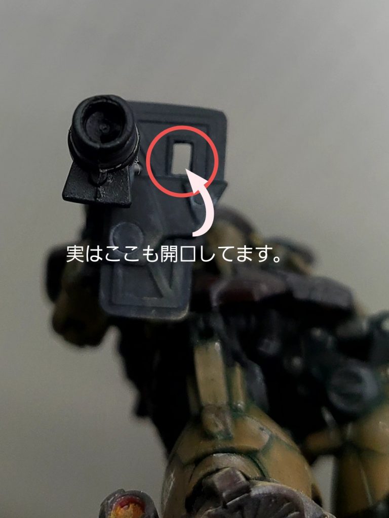 ラケーテンバズのシールドの覗き穴も開口してます。