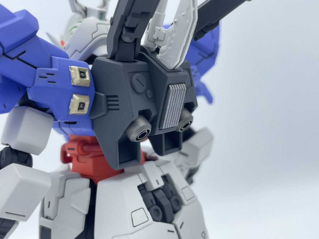 バーニア内側には【ハイキューパーツ:NPパイプ ブラック S】を接着。放熱フィン?は【タミヤ:TS-42 ライトガンメタル】で塗装。