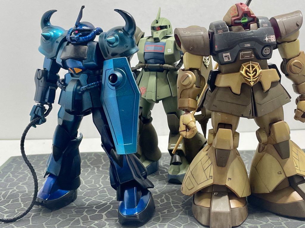 ドム、グフ、ザク(旧)を並べてみました。