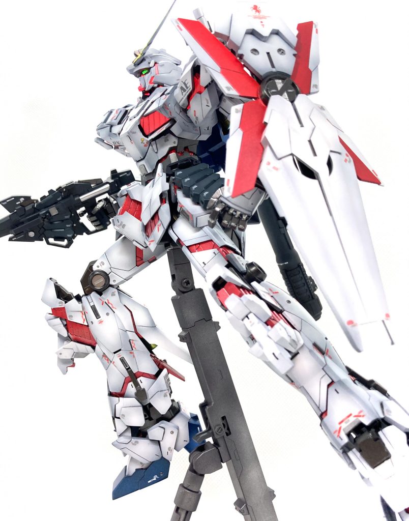 発光するメタリック塗装ユニコーン–3枚目/制作者:豆じろー