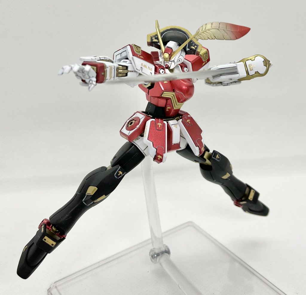 ブレードは持ち手にRGクロスボーンボーンのビームザンバー、刃にはHG Gサイフォスのブレードで構成。刃部はモールドを埋め、シンプルなデザインに変更。