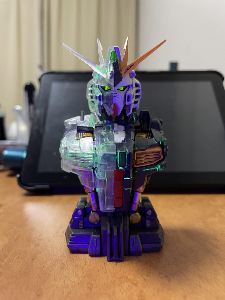 蛍光グリーンでスミ入れです。水性のアクリルを流し込み出来るよう薄めてスミ入れしました。この後デカールとトップコートで完成です。