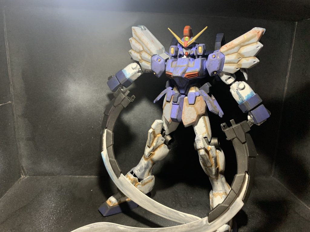 塗装はアクリルガッシュとアクリジョンを使い、リアルタッチマーカーでウェザリング、つや消しを吹いて塗装しました。