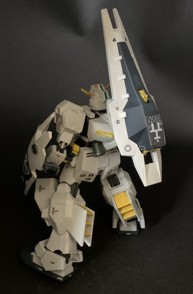 とにかく黄色を塗るのがむずかしかったです。今度、タミヤアクリルのサンディブラウンを下地に黄色塗ったらもっと綺麗にぬれるかなと楽しみにしとります