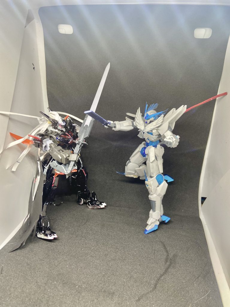 天帝VS破天せっかくなのでアスモデウスと並べてみました、ちなみに専用の武器も作成していましたが持ち手が折れてしまいましたのでまた代用しています。