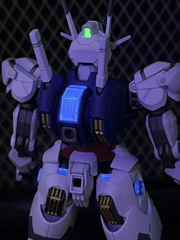 頭裏のセンサーも今作では別パーツ化しているので、塗り易さもあり、立体的な奥行きも感じられて素晴らしいです。