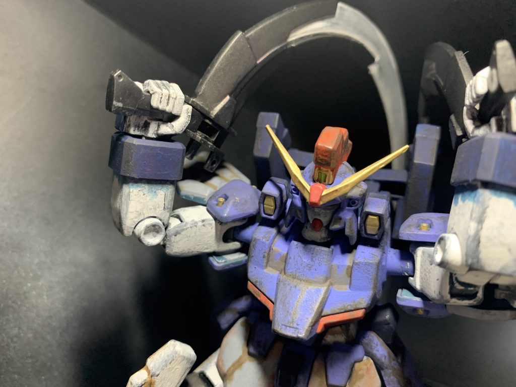 延長工作など複雑な改造はしてませんが、頭の横以外の合わせ目は消しました。旧キットなので目立つ所に合わせ目が入るので、簡単な所は消しました。 