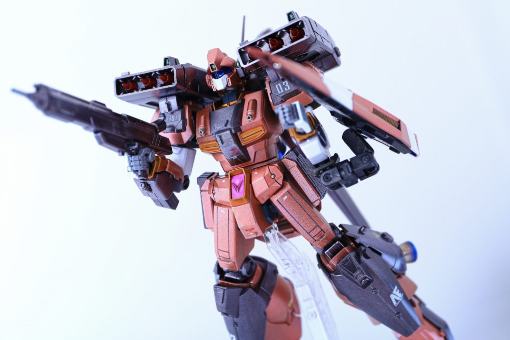 ハイニューの盾はそのままではミサイルラックに干渉するので、ジョイント挟んでみました