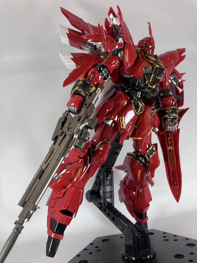 グロスインジェクションとメッキでのエングレービング表現のおかげでちょこっと塗装しただけでもとても飾り映えするものができて大満足です