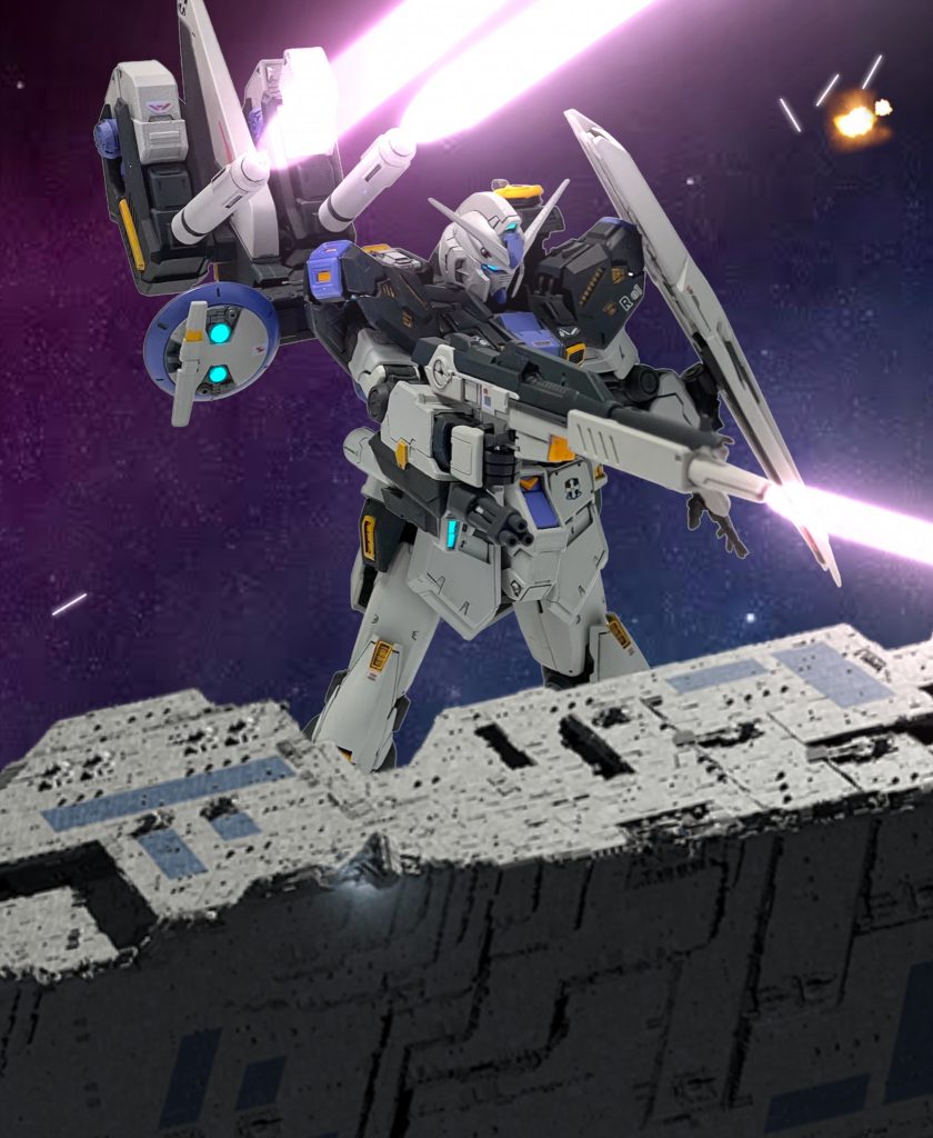 バックパックはwaveのボールジョイントを組み込み、割と可動するのでビームキャノン発射姿勢まで前倒しできます。ドムキャノン複砲仕様のような片肩二連装キャノンのシルエットを意識。レドームはコトブキヤ製フレームの余ったマウント穴を塞ぐためになんとなくで付けましたがベストマッチでしたね。デブリに身を隠して砲撃…そんなデジラマ風に仕上げてみました。好きなんです、ビームキャノン。