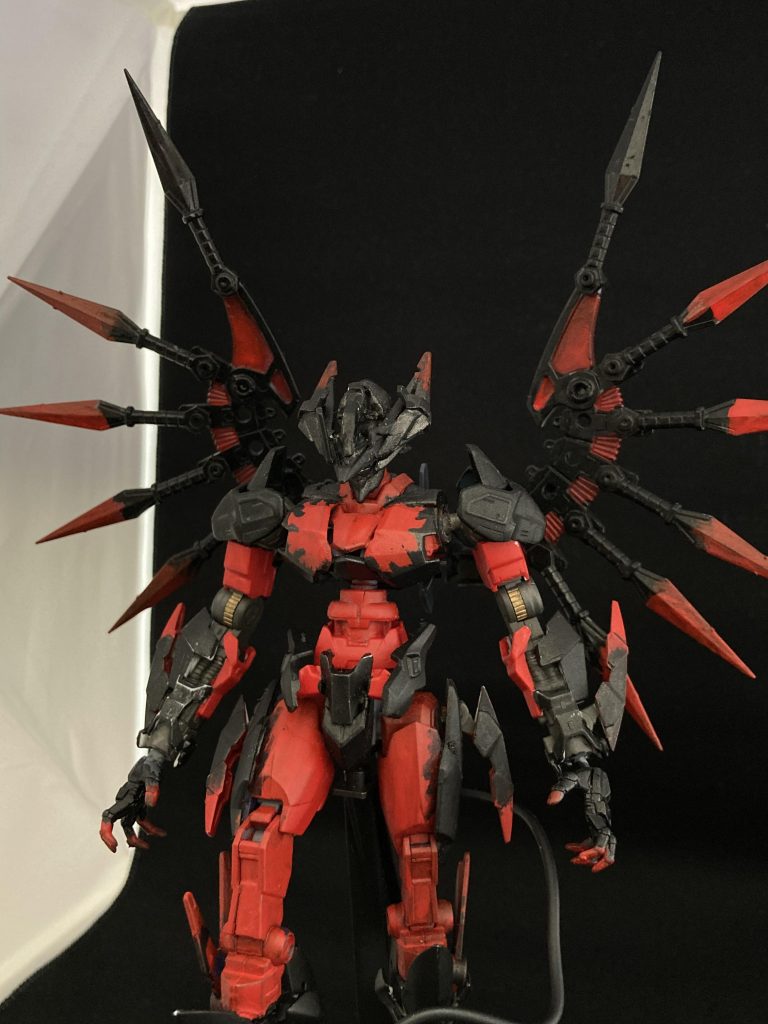 今回初にマーカーでなく筆塗り。そういう塗料を使いました。筆によるグラデーションにも挑戦してみました。(うまくはいってません。