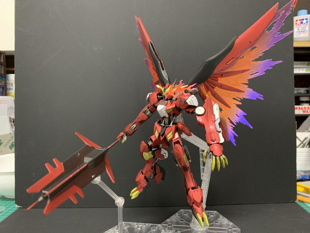 プライマリーメタリックレッドを艶消し仕上げで、エフェクトはレジンにて作成