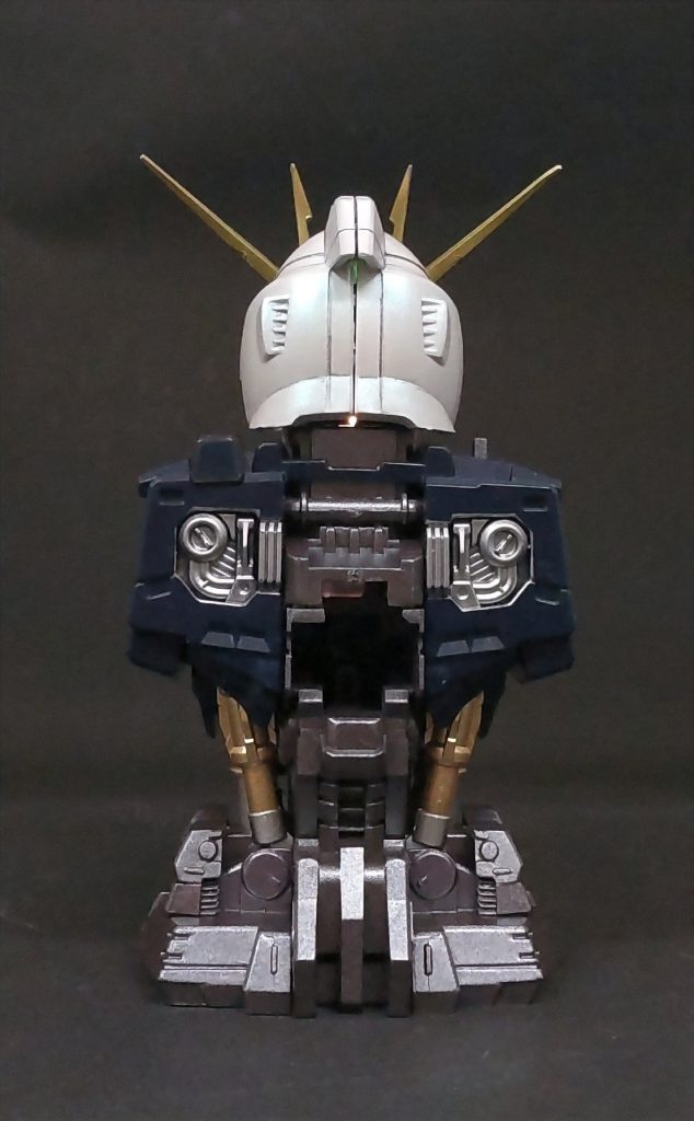 νガンダム–4枚目/制作者：三代目和菓子屋