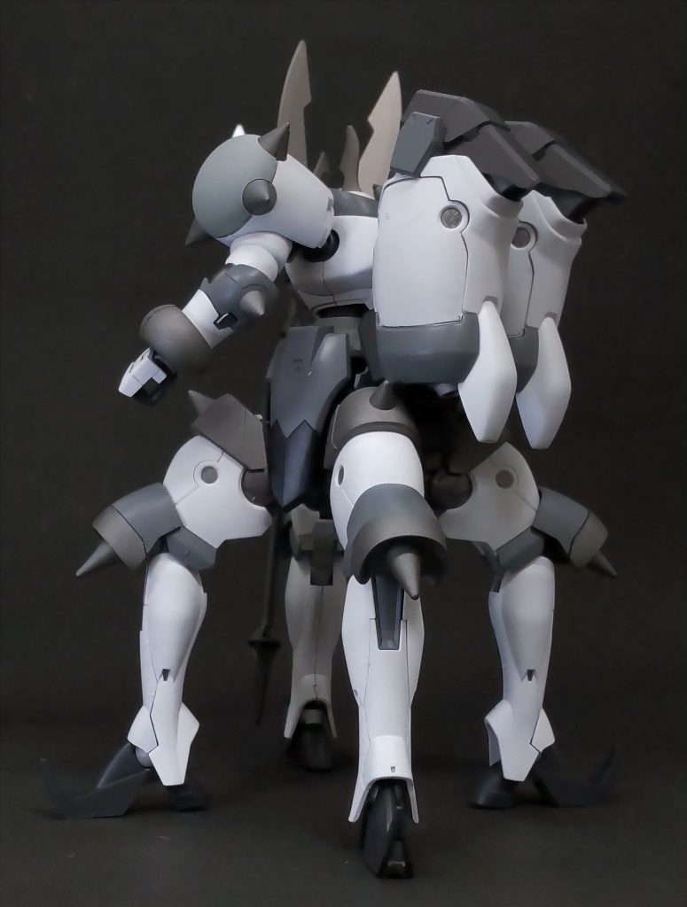 可動域が無さすぎてポージングのバリエーションが…😰