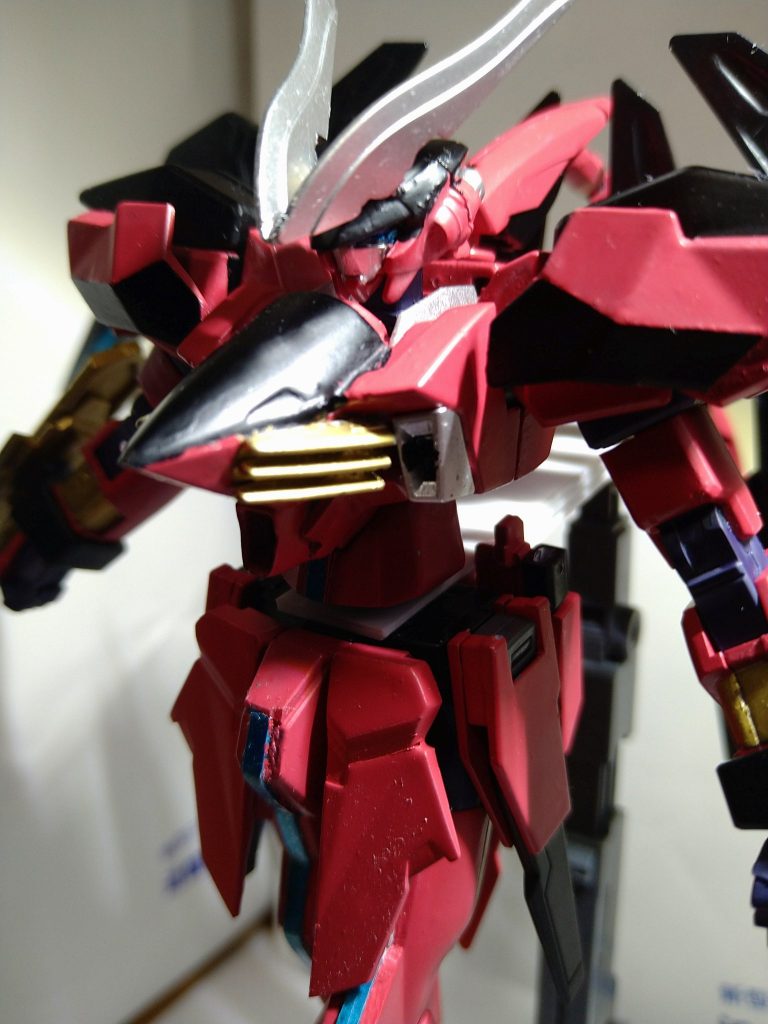 ベースはガンダムAGE-2ノーマルを使って顔はアストレイを使いました。