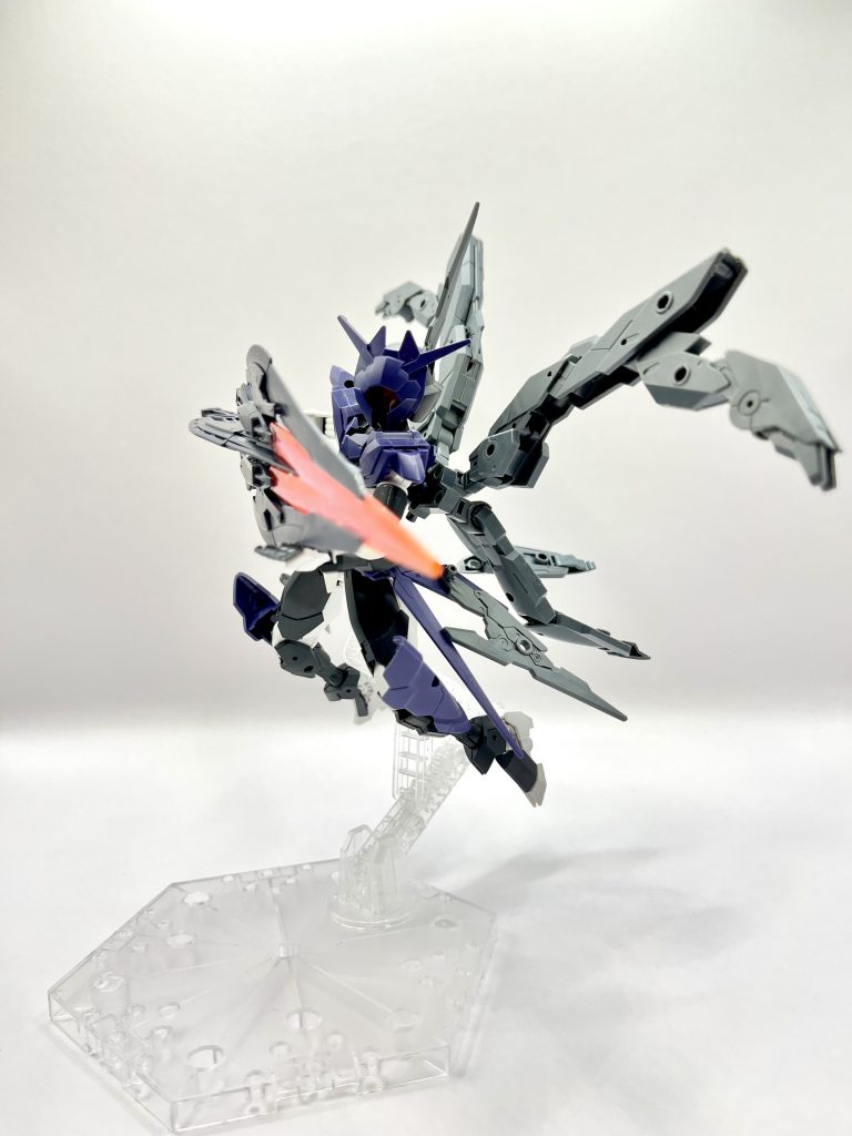 暴走形態(B・U・Gが機体の操作を乗っとた状態)B・U・G -PARASITE-パイロットの意思を乗っ取ってB・U・Gが操縦(乗っ取った)形態。全ての能力が大幅に増加するが、長時間の使用はパイロットの脳を侵食(破壊)し廃人にさせる。このためB・U・Gは関係者からは”寄生虫”と呼ばわれ恐れられている。