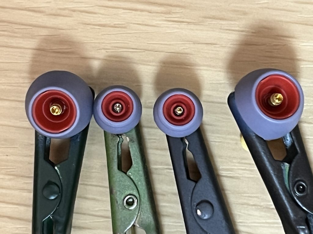 バーニアにはメタルパーツを組み込んでディテールアップしました。ハイキューパーツのガンマズルを使ったのですが、このゴールドは廃番でもう売ってないみたいですね…。