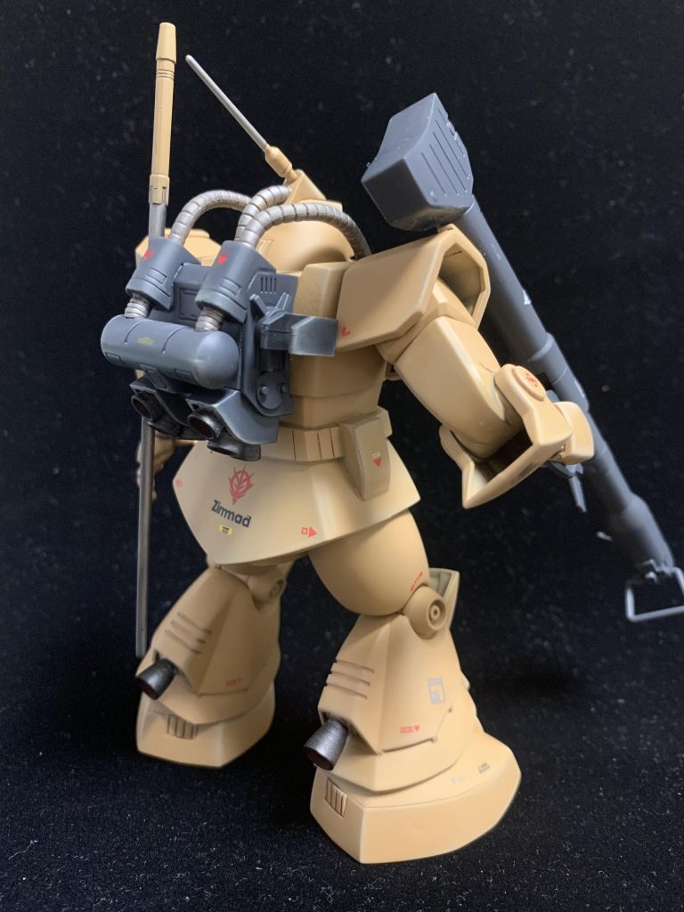 細かい部分はシタデルカラーで筆塗りしてます。モノアイ：エンペラーズチルドレンモノアイレール：アバドンブラックバーニア内：メフィストンレッドモビルパイプ：アイアンハンドスティールアンテナ：ルーンファングスティール指関節：バルタザールゴールド