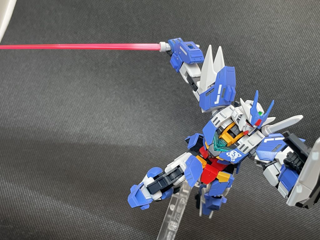 ビームサーベルは蛍光ピンクと白でグラデ塗装してます