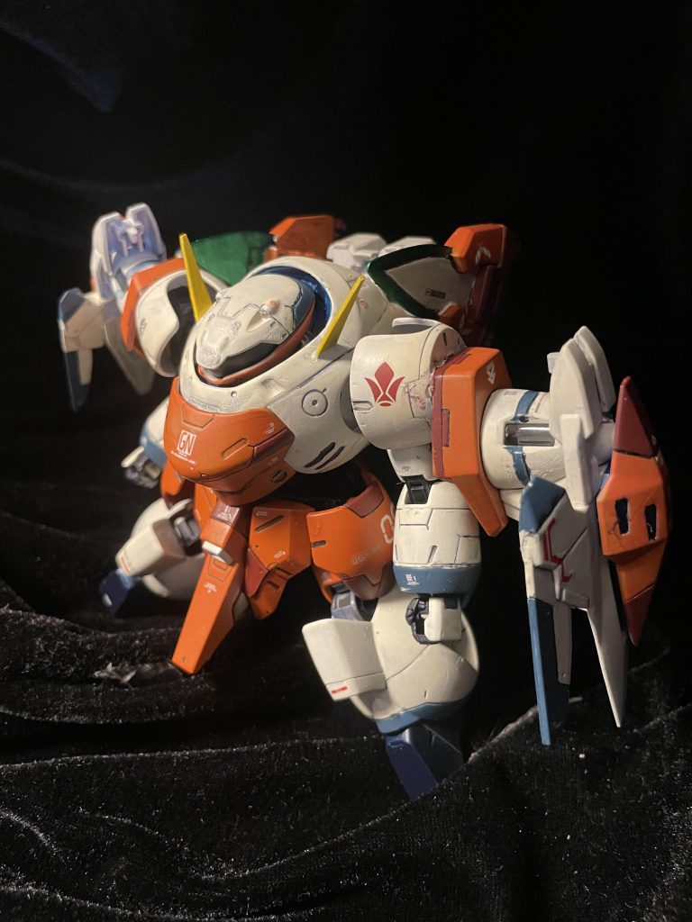 素立ち前後。クラビカルアンテナはプラ板で適当に切り出しました。