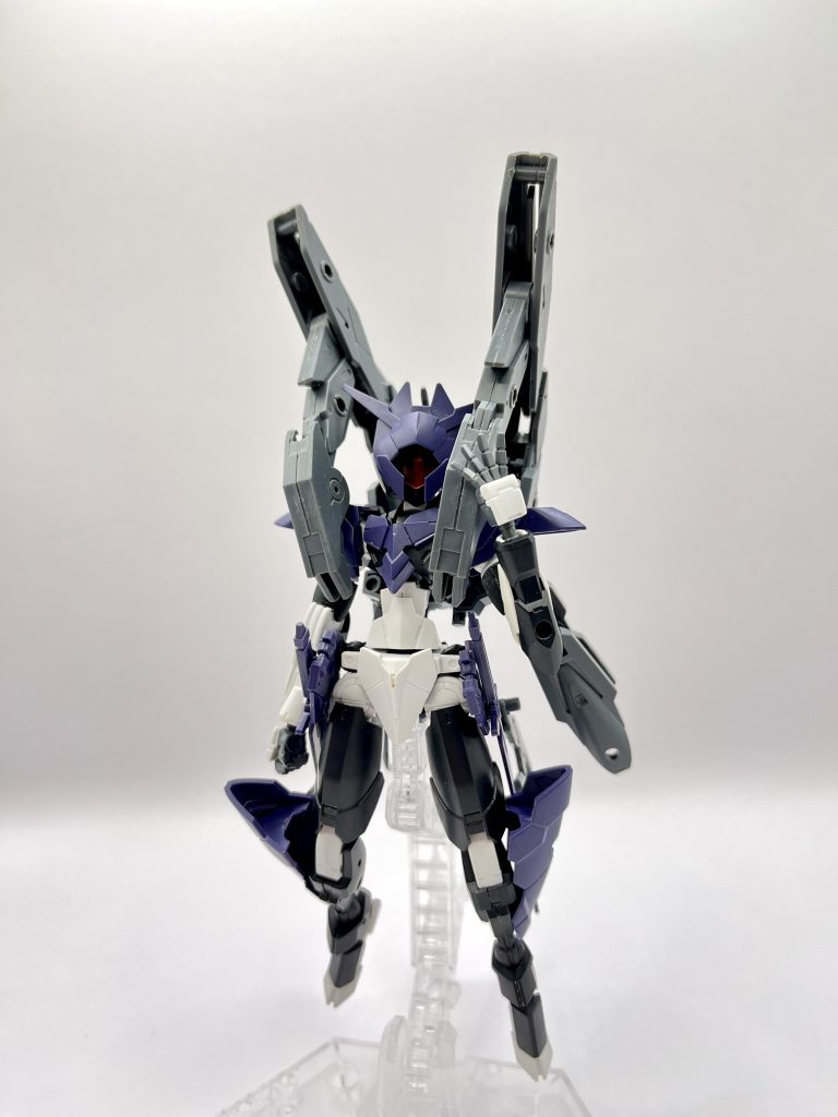 防御形態B・U・G -WEEVILS-この形態ではスピードと攻撃力がが90%ダウンするが、全方向防御できるシールドを展開。ほとんどの攻撃を防げる。B・U・G -WEEVILS-形態のシールドとQUEENで攻撃をするという実験を行ったが、QUEENが圧倒的な火力を見せつけて実験は終了した。